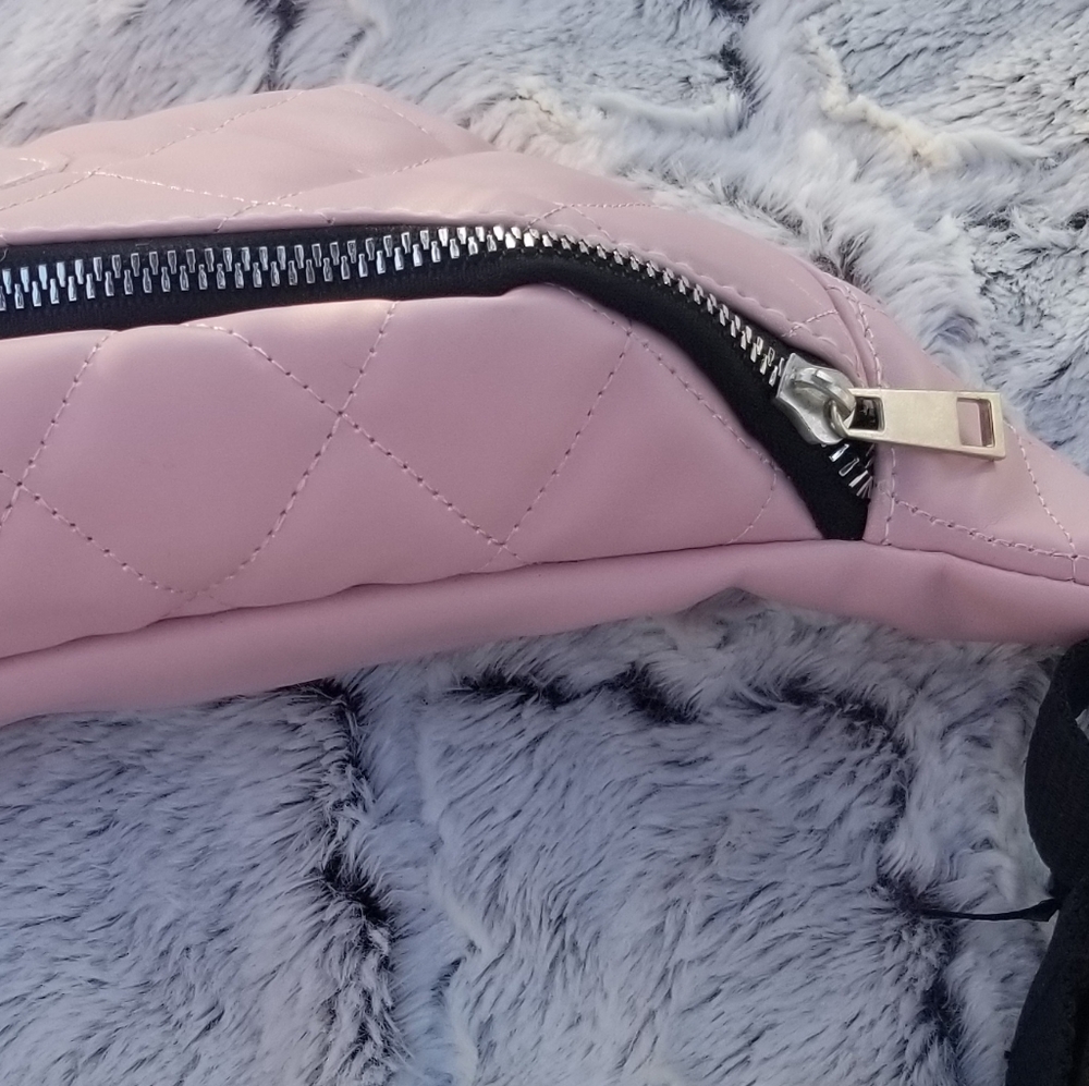 🔥BEBE!!🔥BABY PINK BEBE FANNY PACK!! LAST!! - Picture 6 of 8